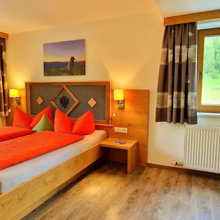 Haus Marchegg Apartmán Tux